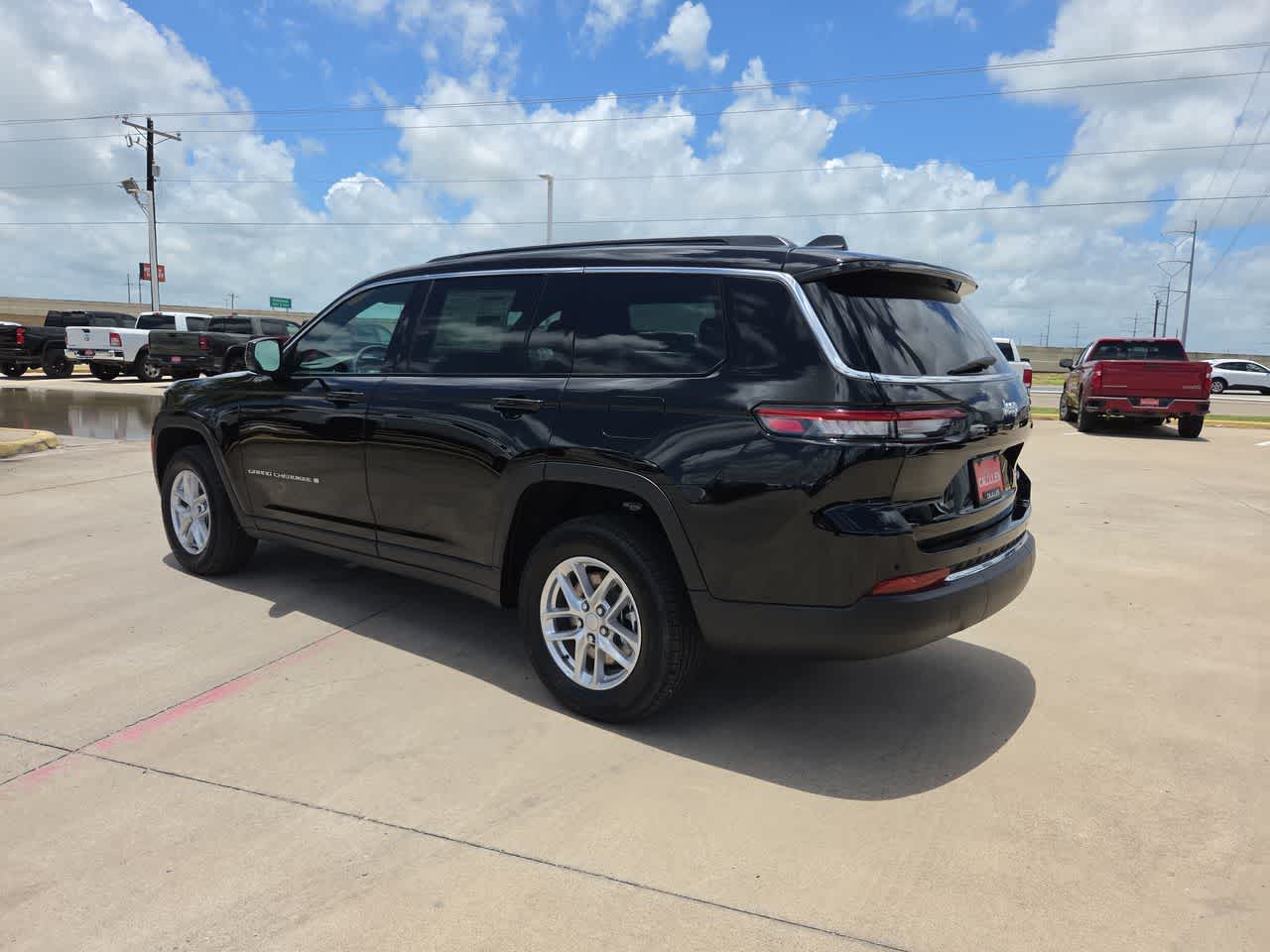 Thumbnail: 2026 Jeep Grand Cherokee - 12