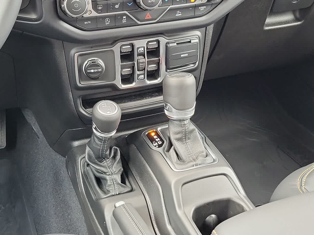 Thumbnail: 2025 Jeep Gladiator - 25