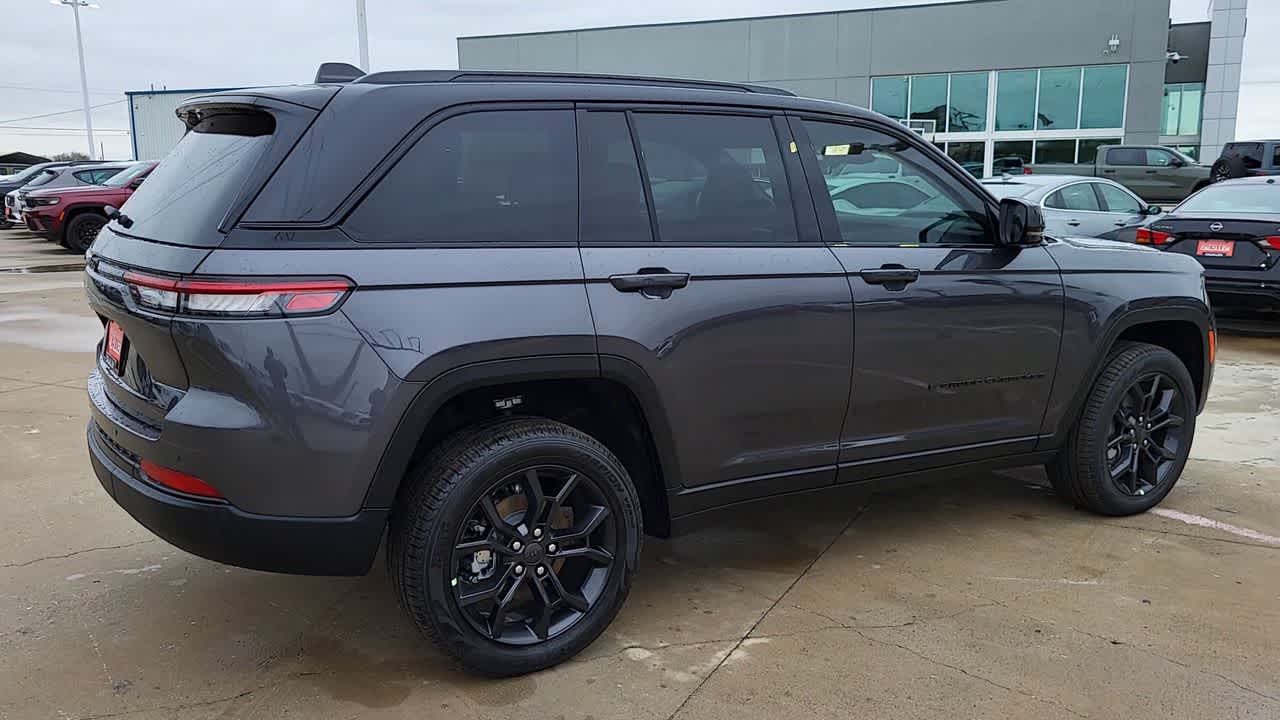 Thumbnail: 2025 Jeep Grand Cherokee - 8