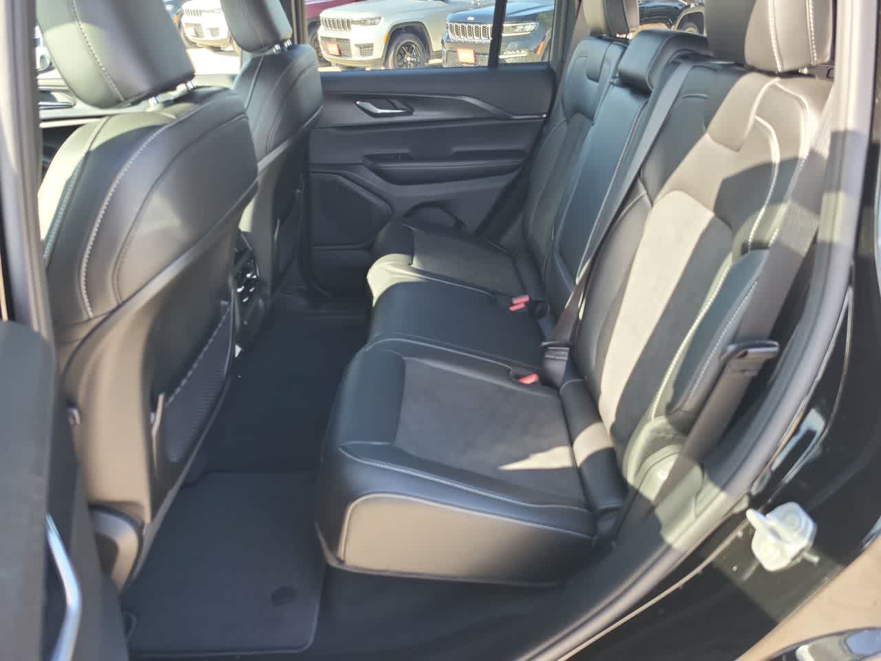 Thumbnail: 2025 Jeep Grand Cherokee - 21