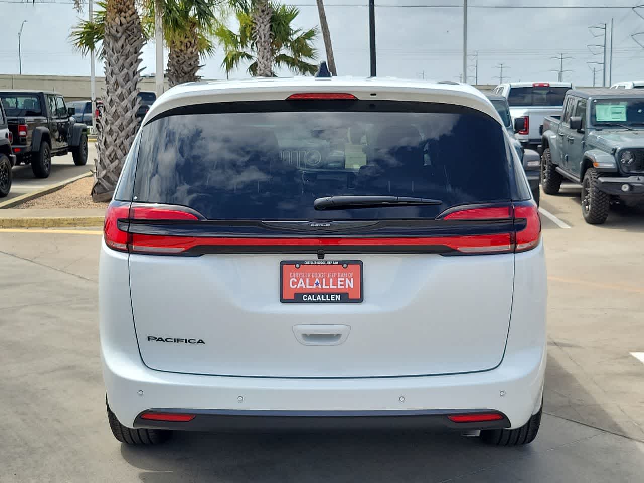Thumbnail: 2026 Chrysler Pacifica - 13