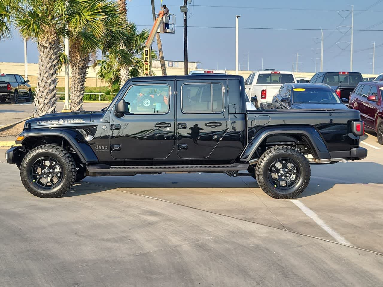 Thumbnail: 2026 Jeep Gladiator - 11