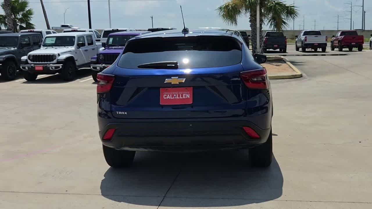 Thumbnail: 2024 Chevrolet Trax - 7