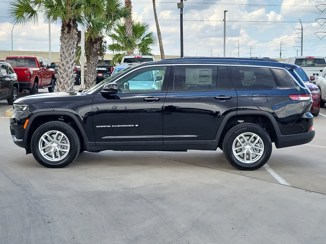 Thumbnail: 2025 Jeep Grand Cherokee - 11