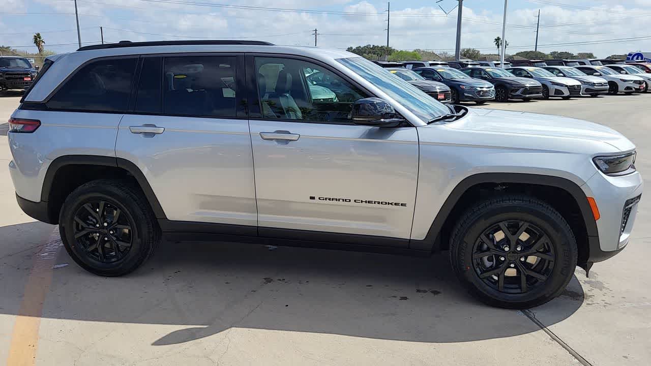 Thumbnail: 2026 Jeep Grand Cherokee - 9