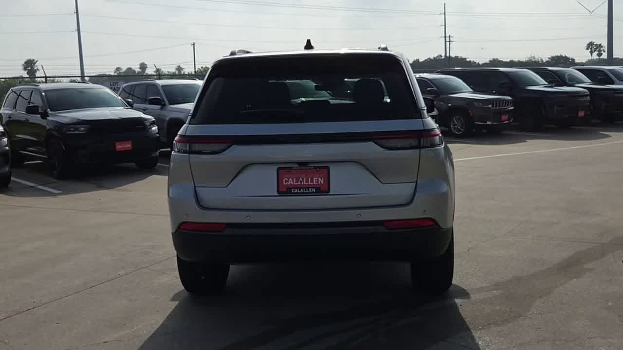 Thumbnail: 2026 Jeep Grand Cherokee - 7