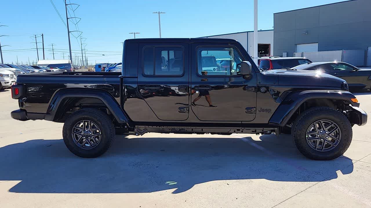 Thumbnail: 2026 Jeep Gladiator - 9