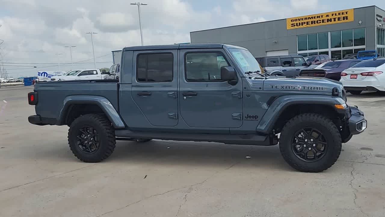 Thumbnail: 2026 Jeep Gladiator - 9