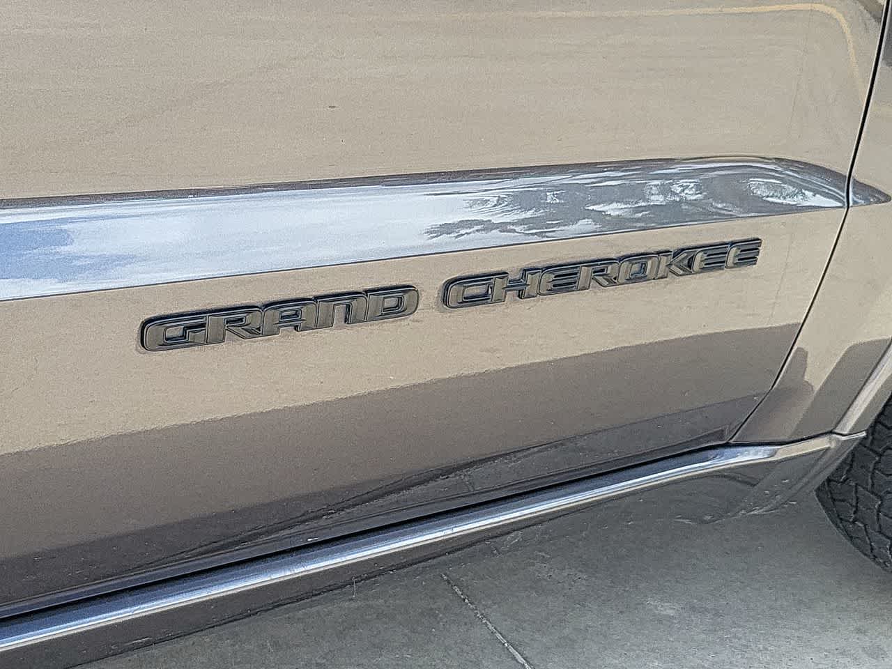 Thumbnail: 2021 Jeep Grand Cherokee - 14