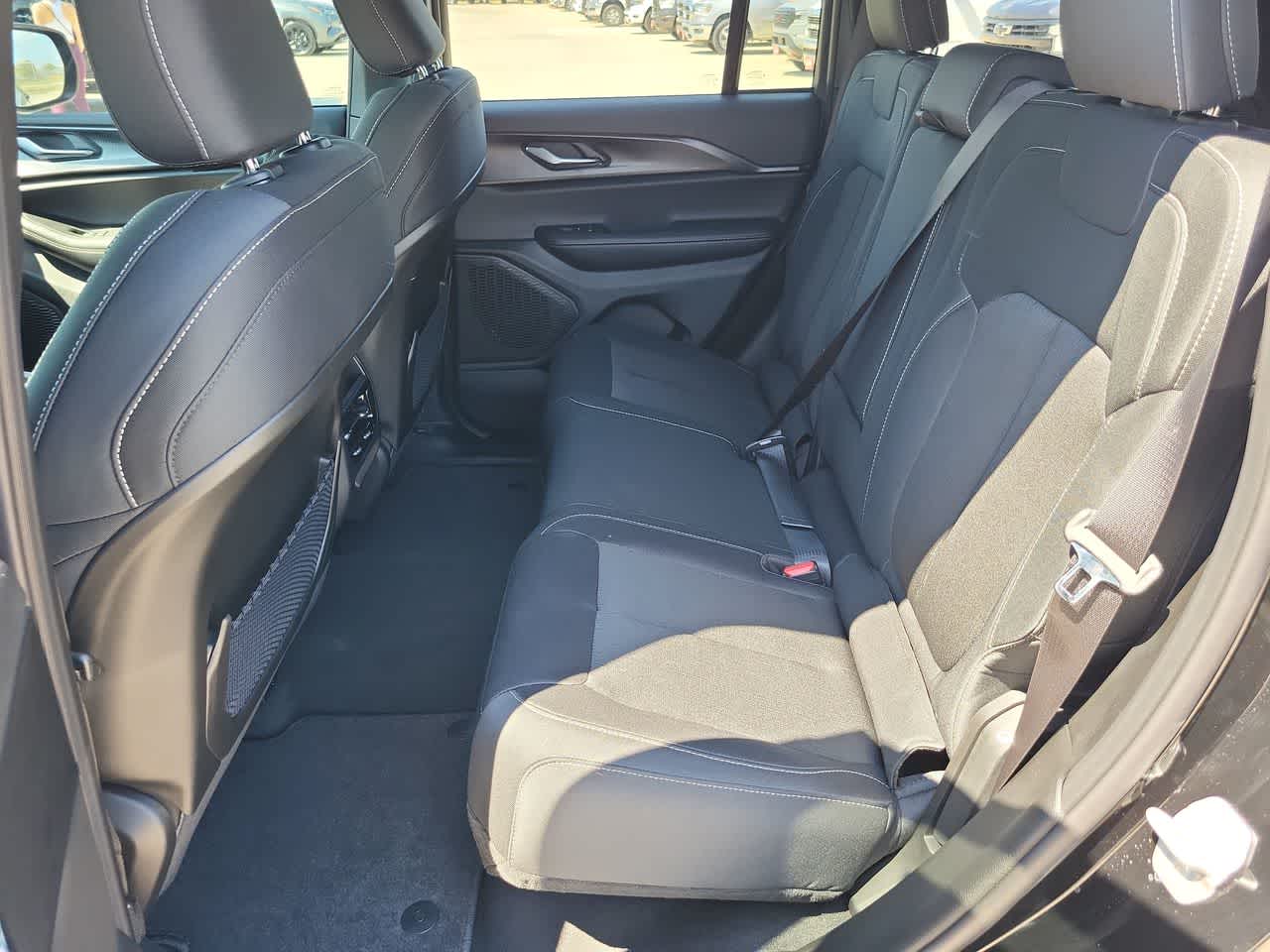 Thumbnail: 2025 Jeep Grand Cherokee - 21