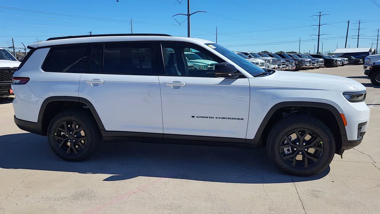 Thumbnail: 2025 Jeep Grand Cherokee - 9