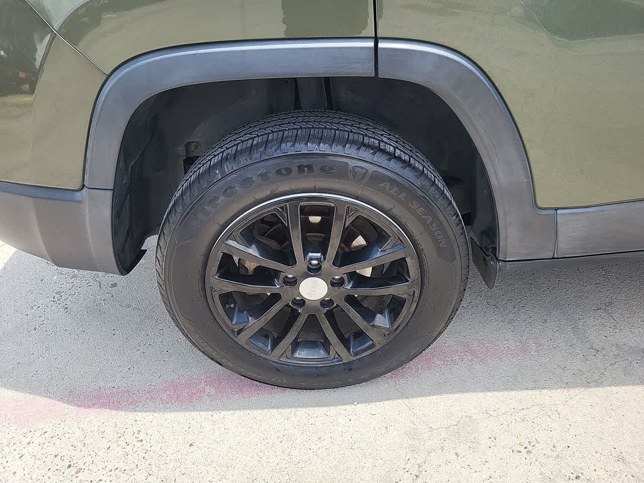 Thumbnail: 2020 Jeep Cherokee - 16