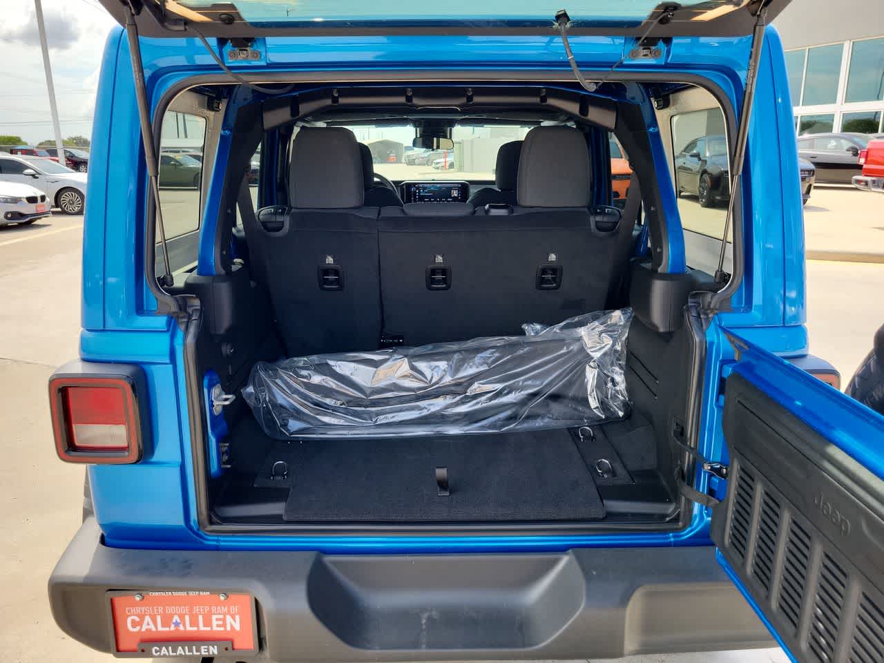 Thumbnail: 2025 Jeep Wrangler - 27