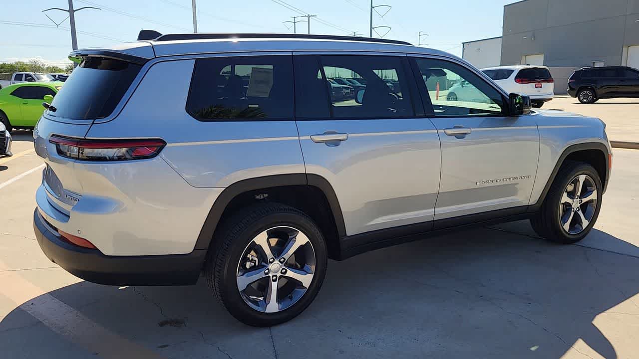 Thumbnail: 2026 Jeep Grand Cherokee - 8