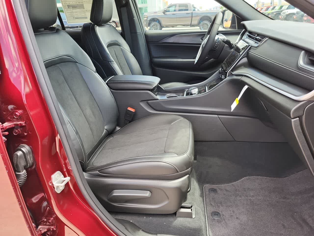 Thumbnail: 2025 Jeep Grand Cherokee - 22