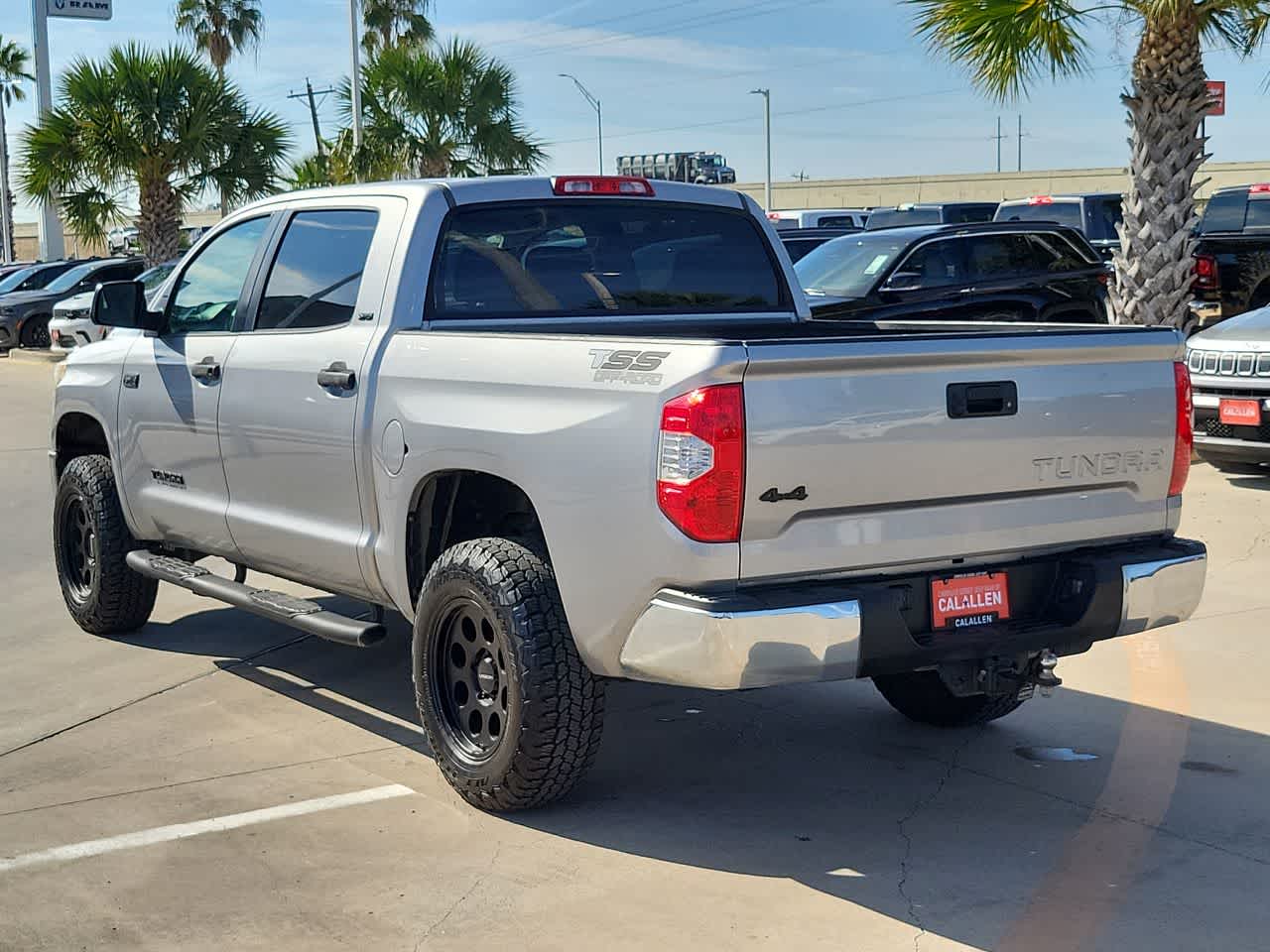 Thumbnail: 2018 Toyota Tundra - 12
