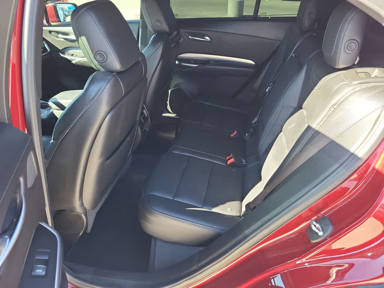 Thumbnail: 2023 Cadillac XT4 - 21