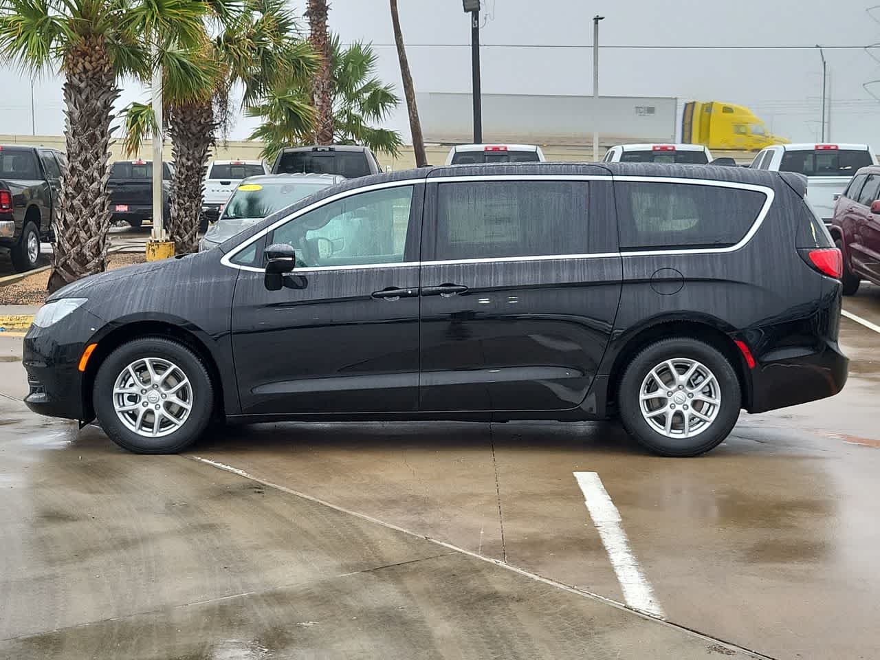 Thumbnail: 2026 Chrysler Voyager - 11