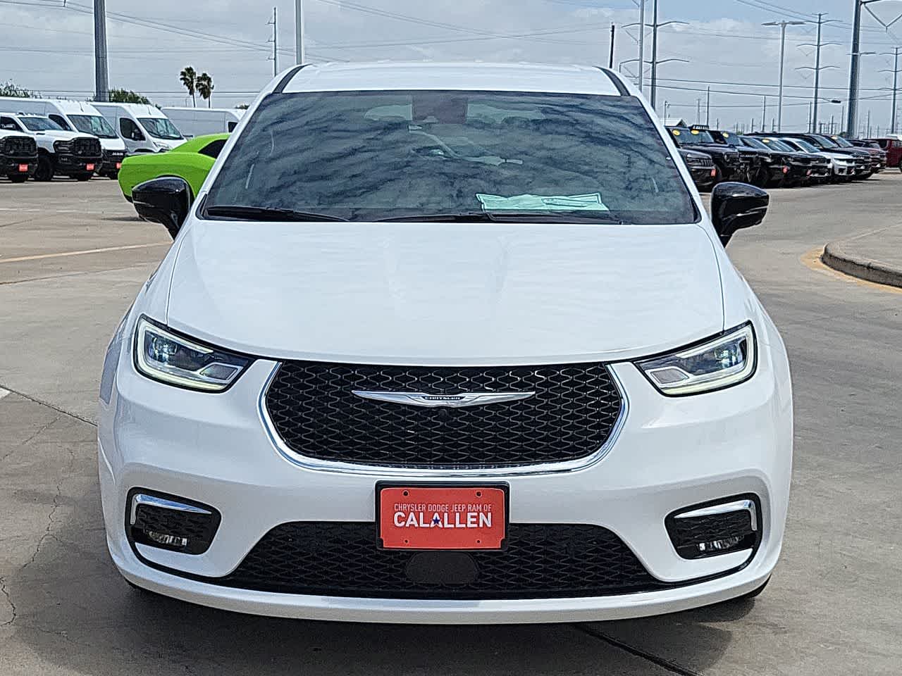 Thumbnail: 2026 Chrysler Pacifica - 14