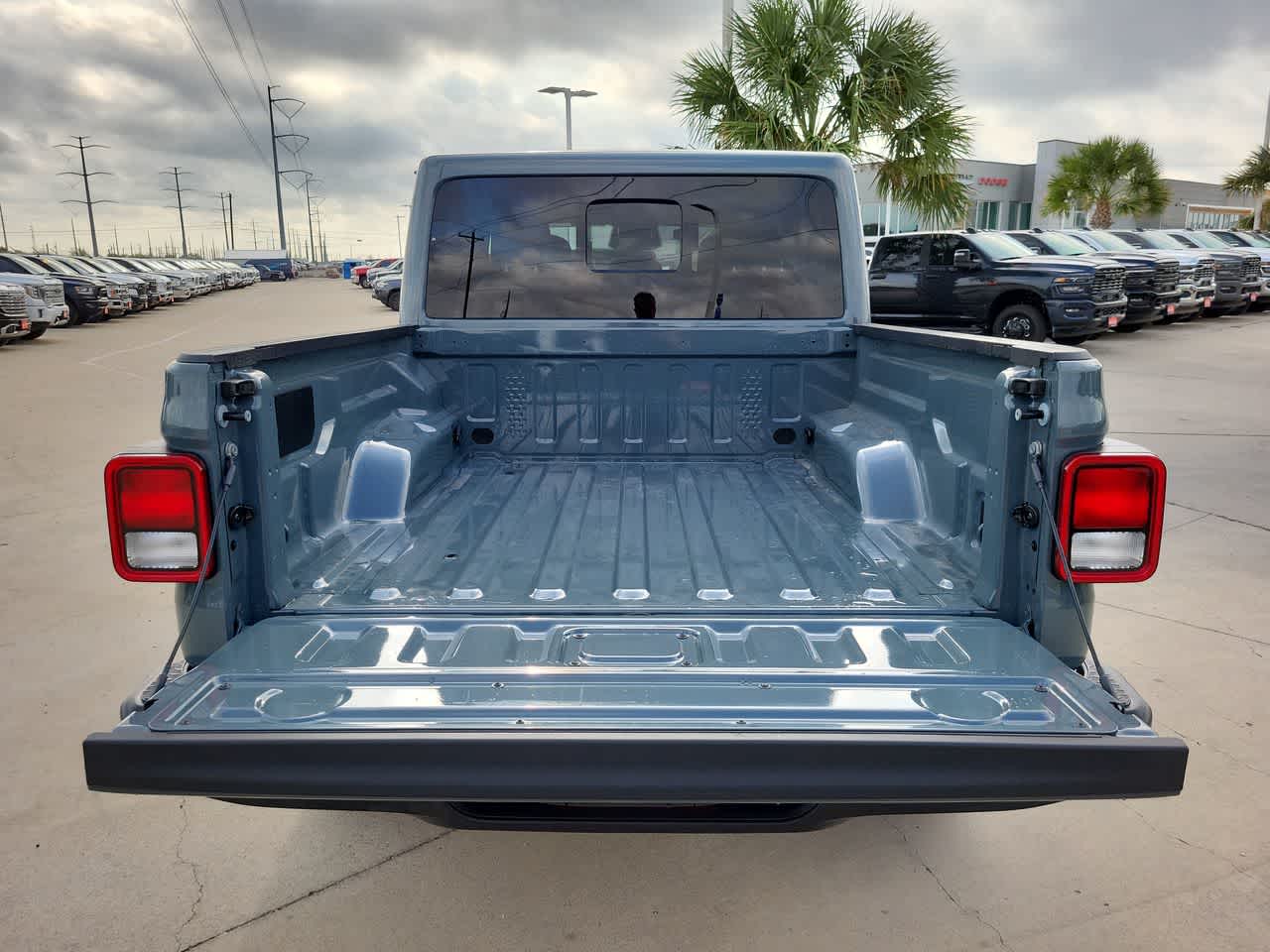 Thumbnail: 2026 Jeep Gladiator - 27