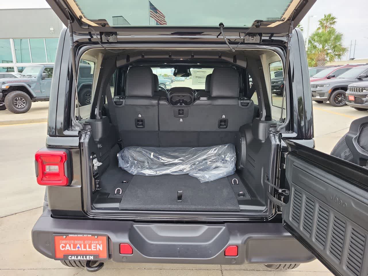 Thumbnail: 2026 Jeep Wrangler - 27