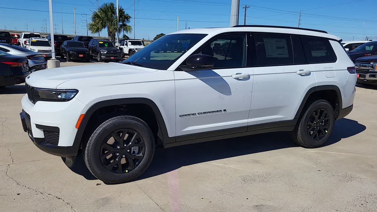 Thumbnail: 2025 Jeep Grand Cherokee - 4