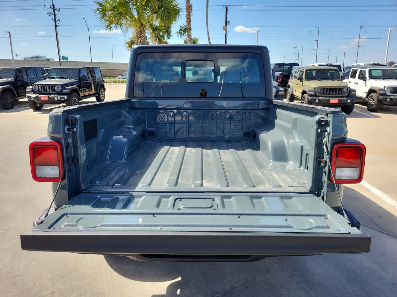 Thumbnail: 2026 Jeep Gladiator - 27