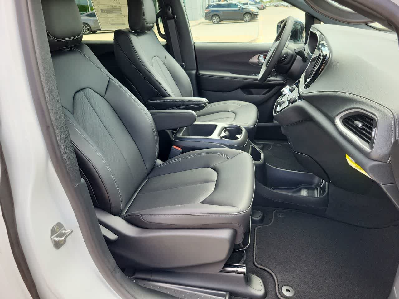 Thumbnail: 2026 Chrysler Pacifica - 22