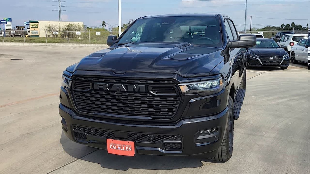 New 2026 Ram 1500 EXPRESS CREW CAB 4X4 5'7 BOX Pickup