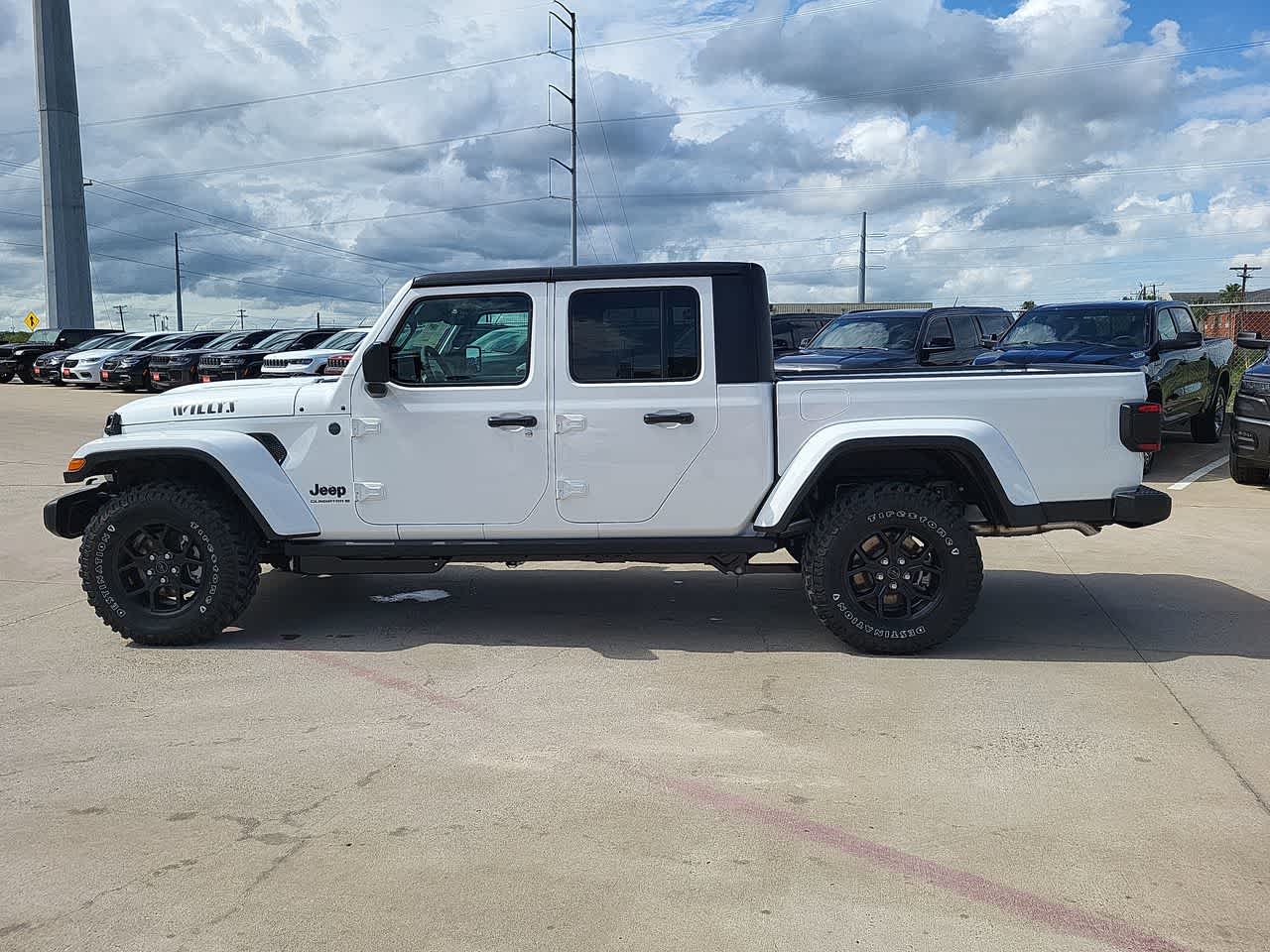 Thumbnail: 2026 Jeep Gladiator - 11