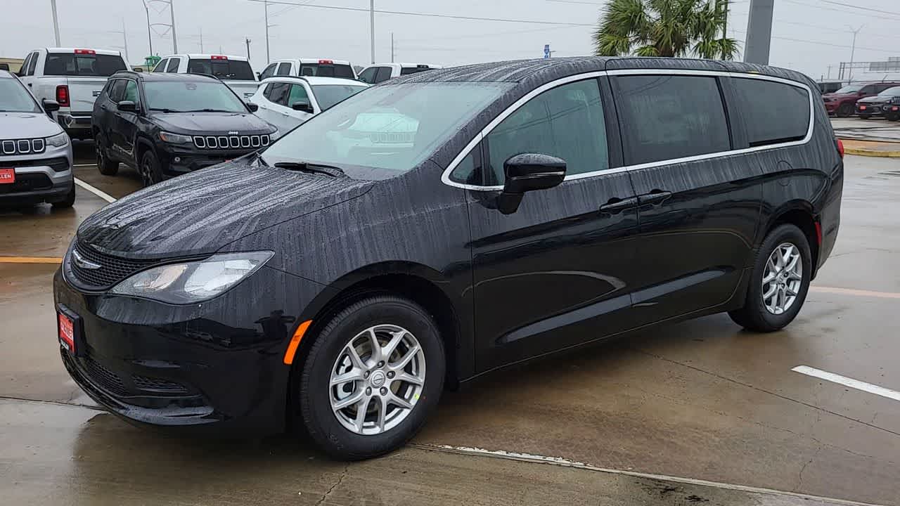 Thumbnail: 2026 Chrysler Voyager - 4