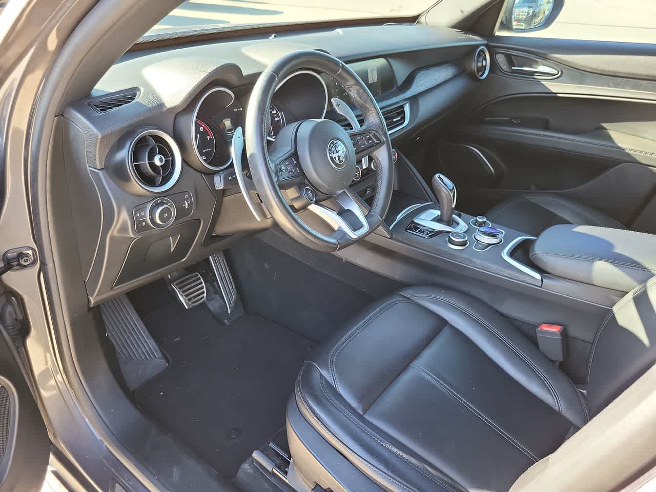 Thumbnail: 2023 Alfa Romeo Stelvio - 10