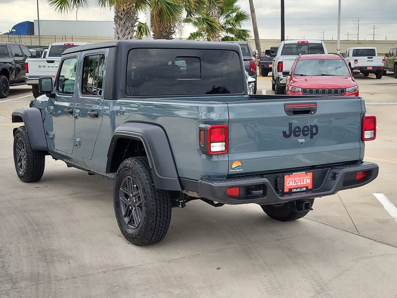 Thumbnail: 2025 Jeep Gladiator - 12