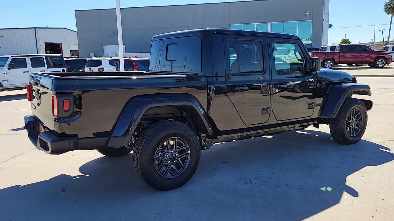 Thumbnail: 2026 Jeep Gladiator - 8