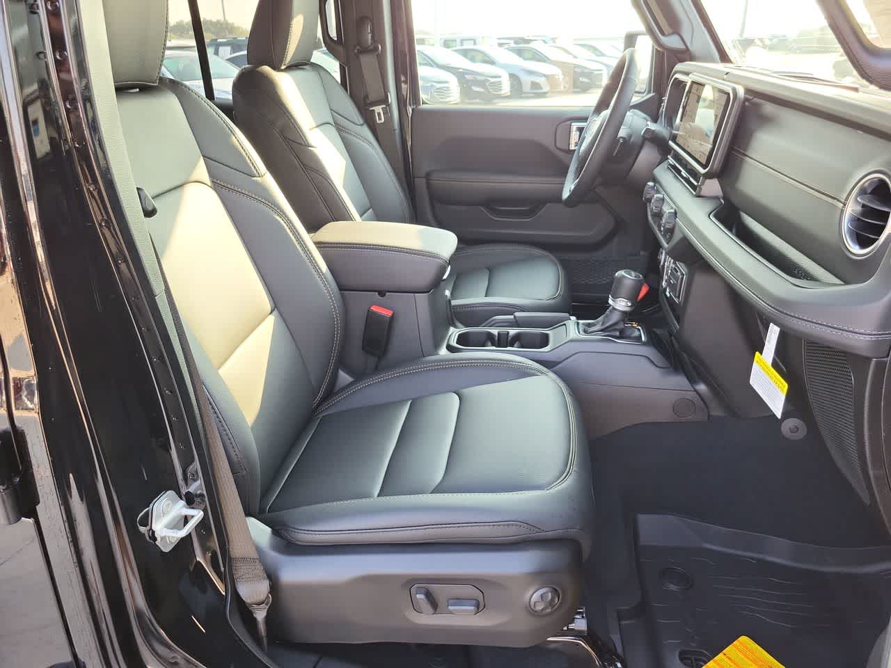 Thumbnail: 2026 Jeep Gladiator - 22