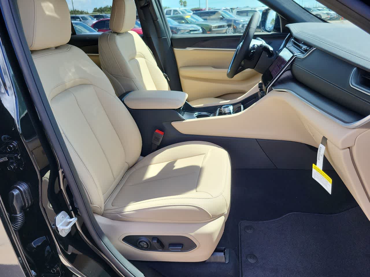 Thumbnail: 2025 Jeep Grand Cherokee - 22