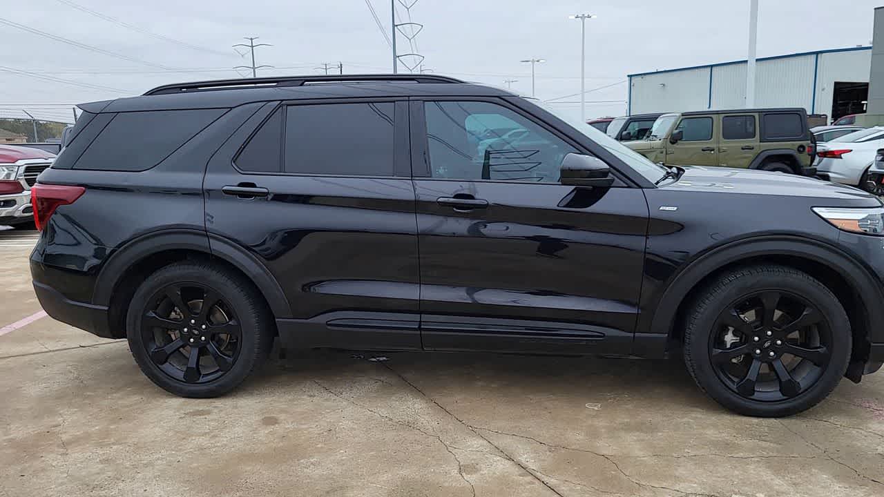 Thumbnail: 2023 Ford Explorer - 9