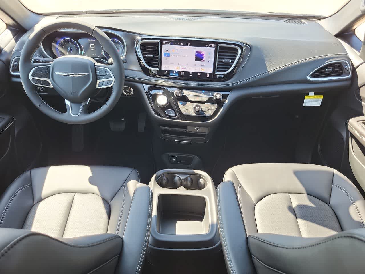 Thumbnail: 2026 Chrysler Pacifica - 18