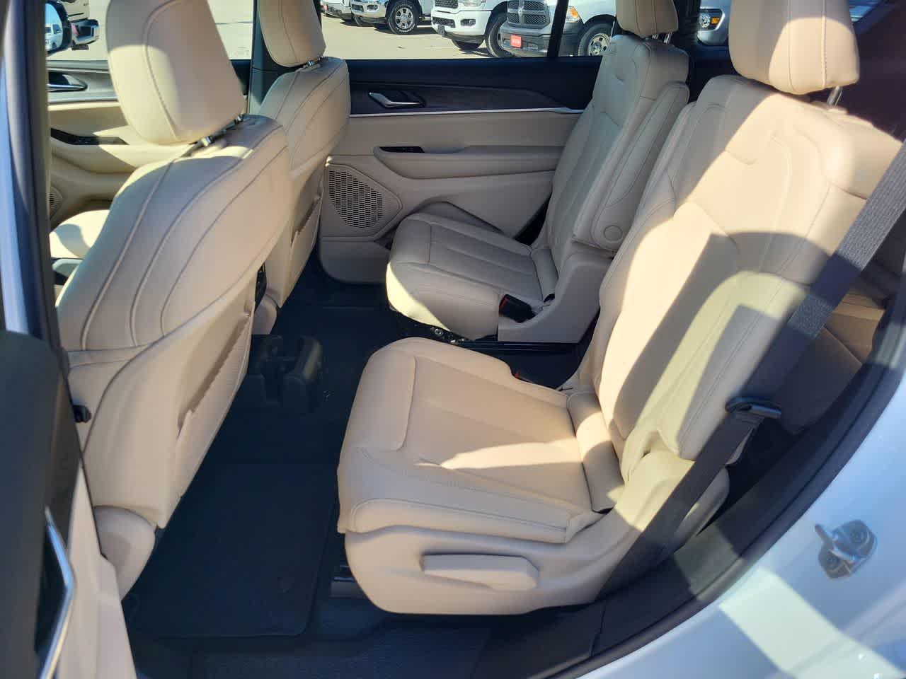 Thumbnail: 2025 Jeep Grand Cherokee - 21