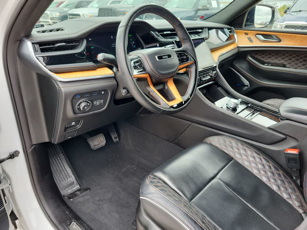 Thumbnail: 2022 Jeep Grand Cherokee - 10