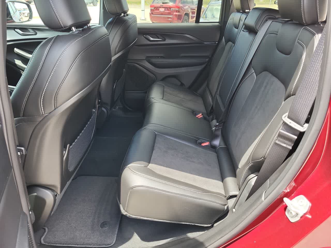 Thumbnail: 2025 Jeep Grand Cherokee - 21