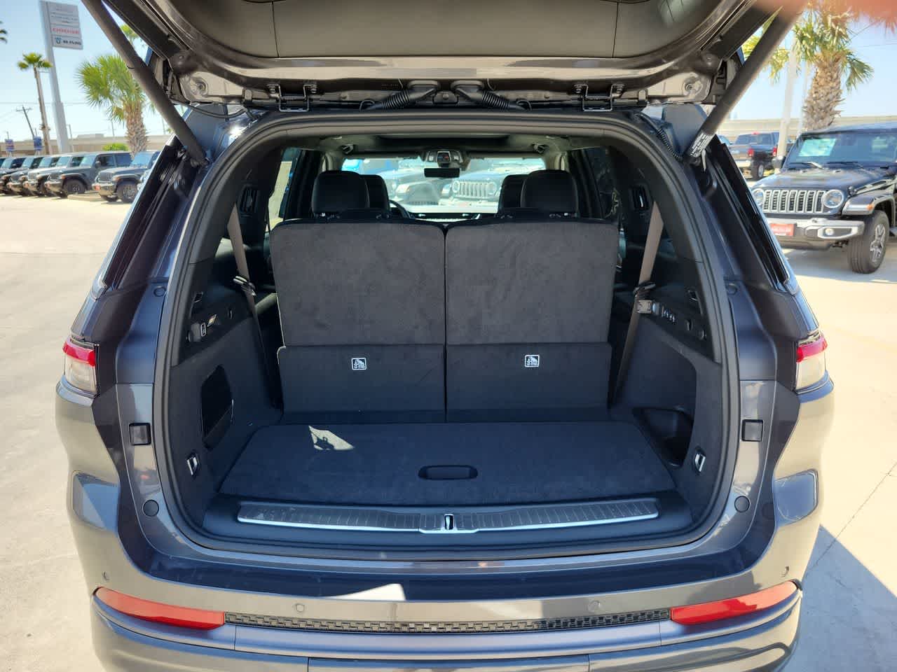 Thumbnail: 2026 Jeep Grand Cherokee - 27