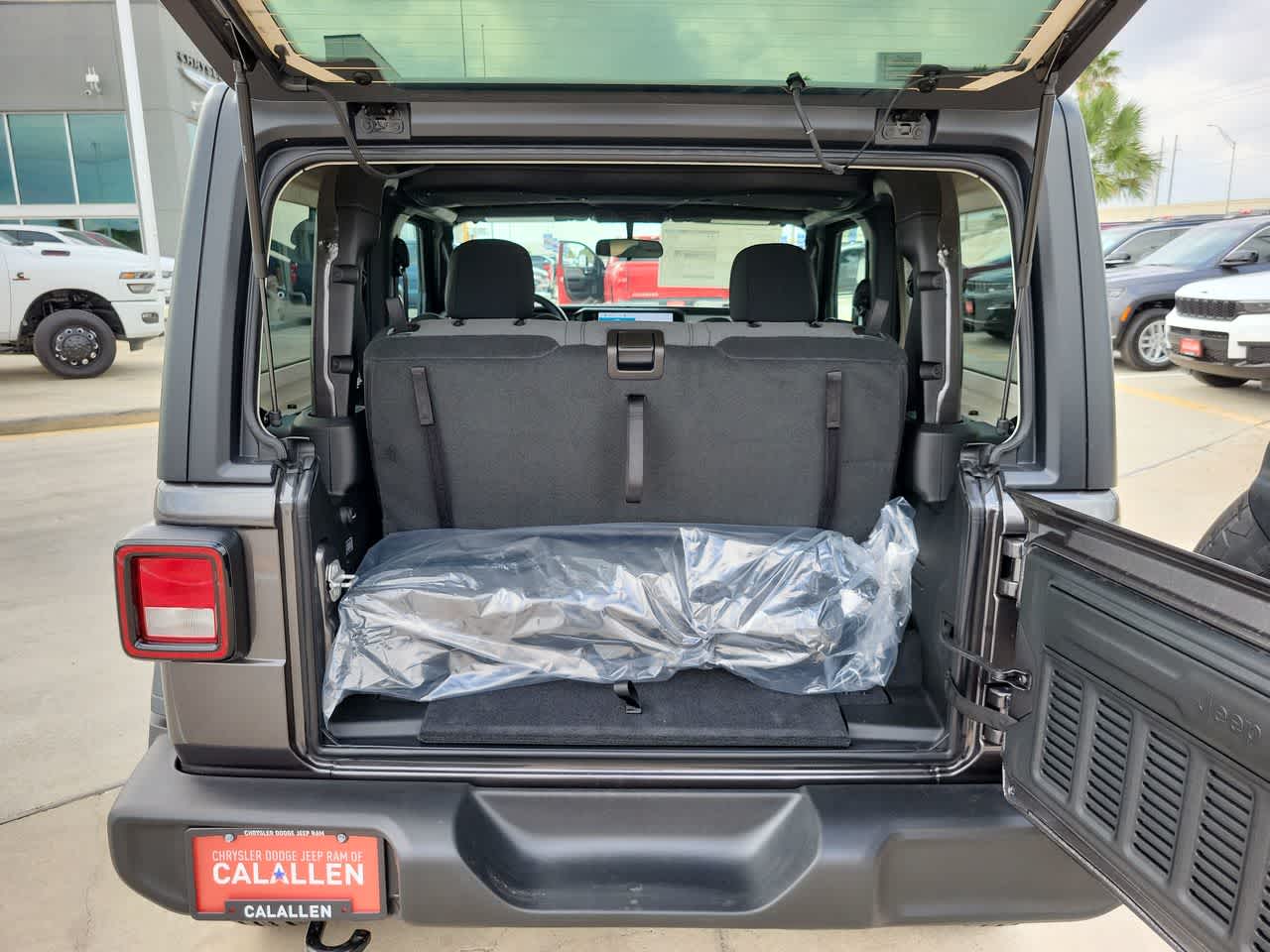 Thumbnail: 2026 Jeep Wrangler - 27