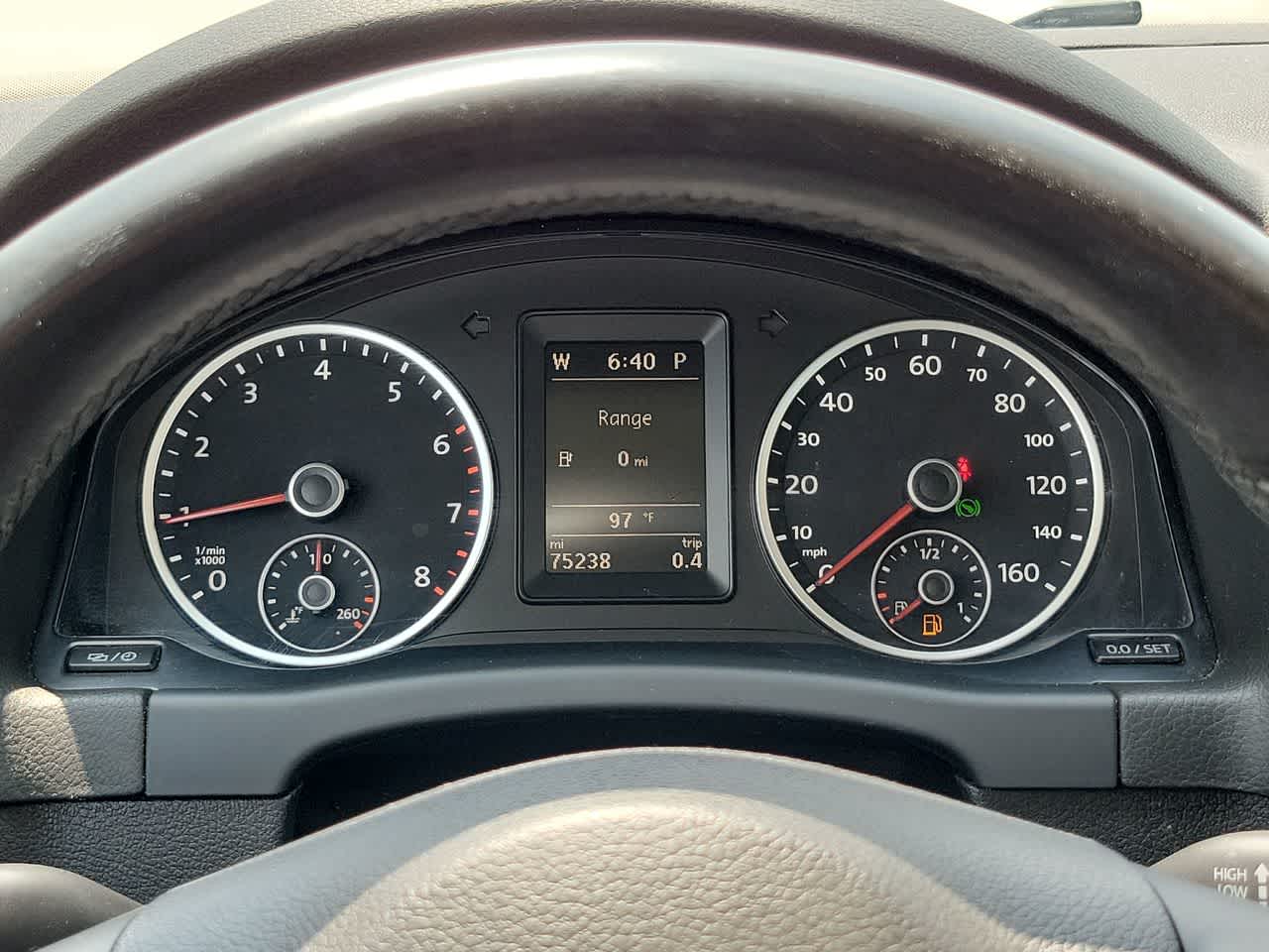 2013 Volkswagen Tiguan SE 26