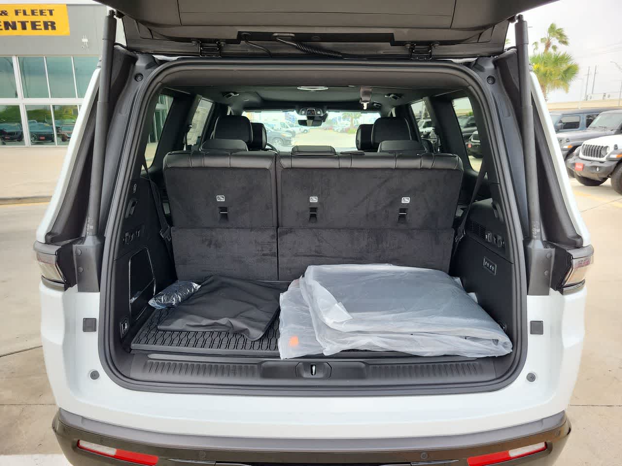 Thumbnail: 2026 Jeep Grand Wagoneer - 27