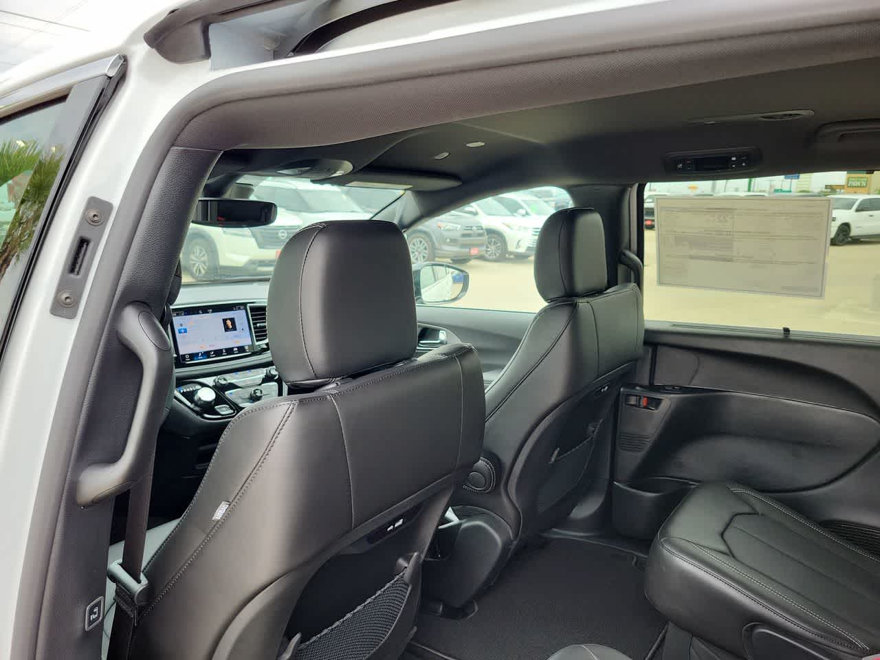 Thumbnail: 2026 Chrysler Pacifica - 20