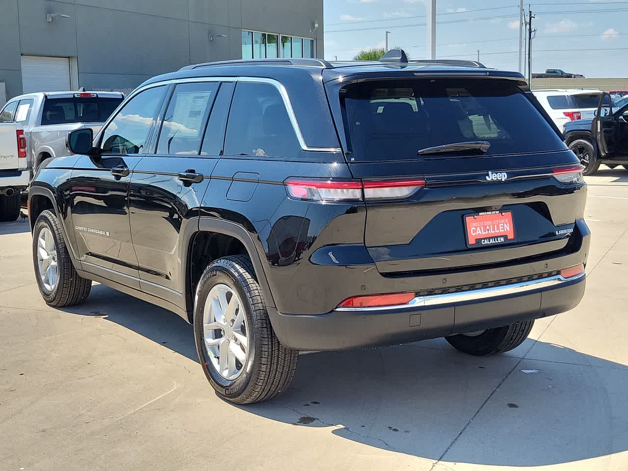 Thumbnail: 2025 Jeep Grand Cherokee - 12