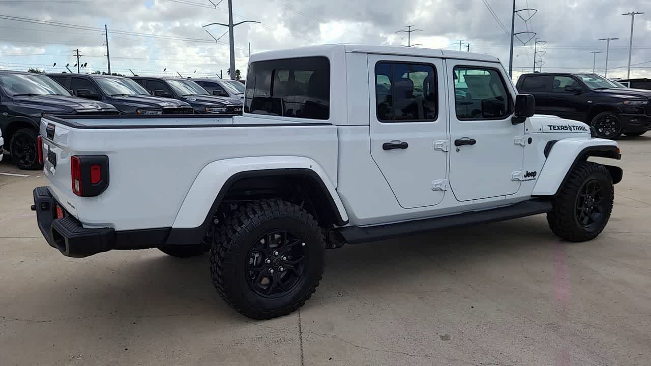 Thumbnail: 2025 Jeep Gladiator - 8