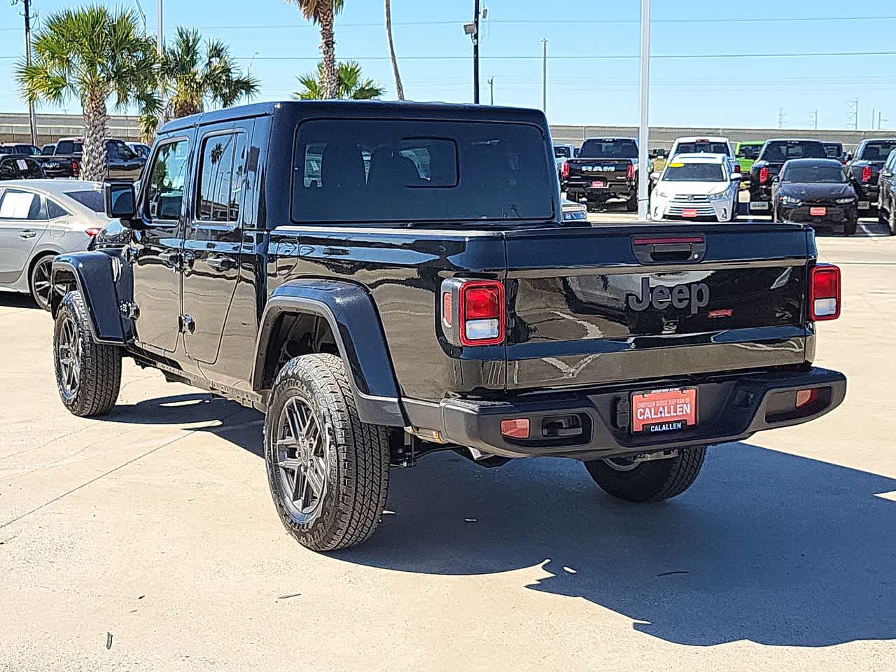 Thumbnail: 2026 Jeep Gladiator - 12