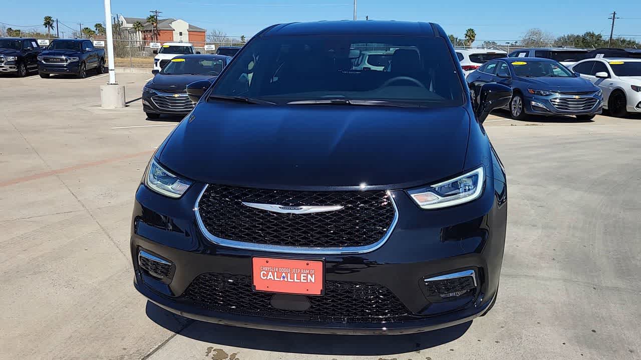 Thumbnail: 2026 Chrysler Pacifica - 3